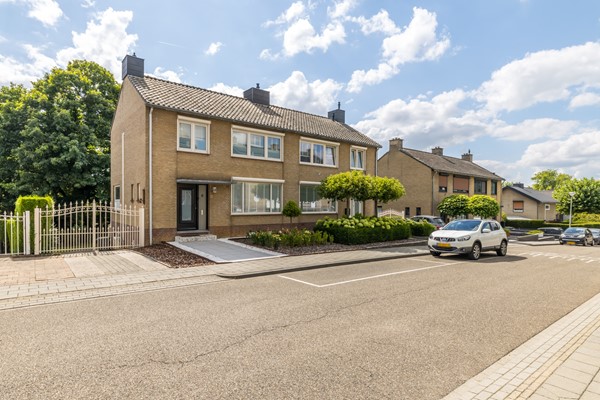 Foto - Te koop: Instapklare gemoderniseerde twee- onder- één kap woning uit 1969 met 144m2 wonen op een perceel van 391 m2 met een energielabel A in Simpelveld